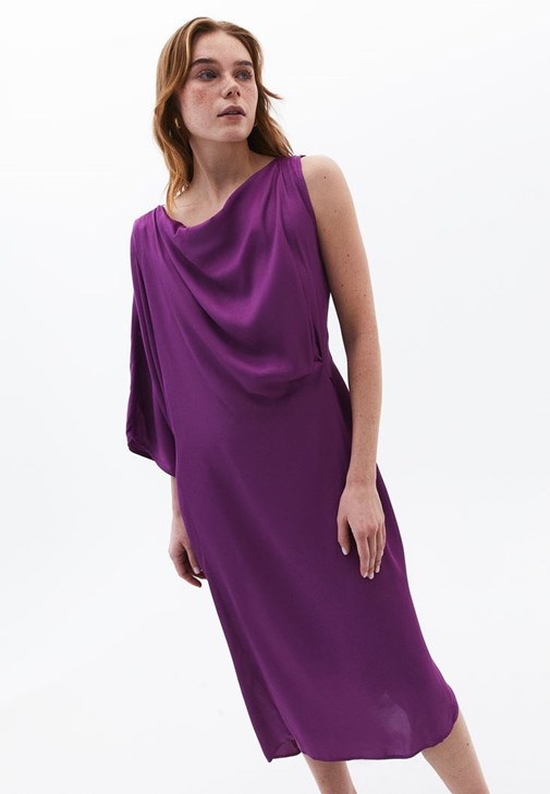 Asimetrik Midi Elbise ve Topuklu Terlik Kombini