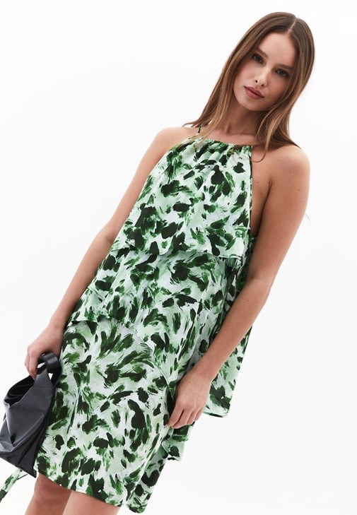 Fırfırlı Elbise ve Fiyonk Detaylı Terlik Kombini