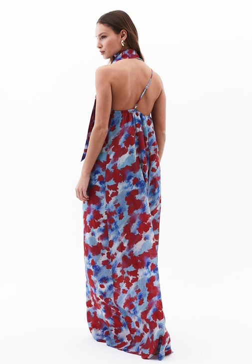 Yaka Detaylı Uzun Elbise ve Terlik Kombini