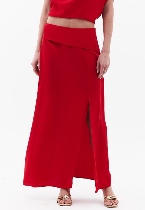 Yırtmaçlı Uzun Etek ve Tokalı Bluz Kombini