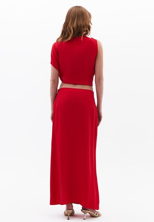 Yırtmaçlı Uzun Etek ve Tokalı Bluz Kombini