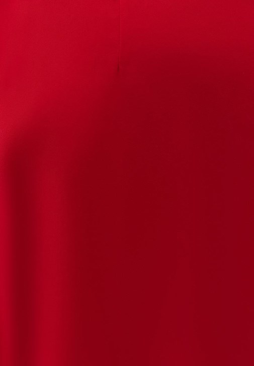 Yırtmaçlı Uzun Etek ve Tokalı Bluz Kombini