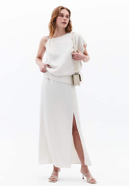 Tokalı Asimetrik Kesim Bluz ve Etek Kombini