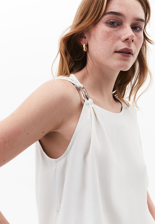 Tokalı Asimetrik Kesim Bluz ve Etek Kombini