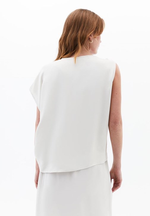 Tokalı Asimetrik Kesim Bluz ve Etek Kombini