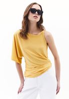 Büzgü Detaylı Bluz ve Orta Bel Pantolon Kombini