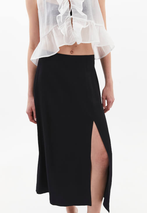 Yırtmaçlı Midi Etek ve Fırfırlı Bluz Kombini