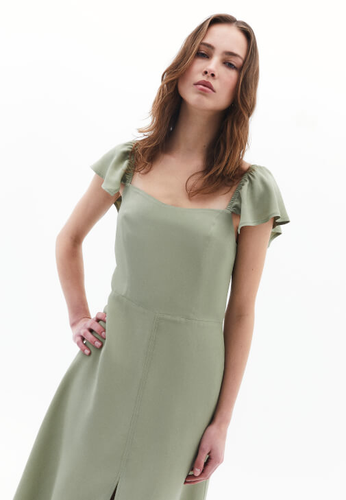 Yırtmaçlı Midi Elbise ve Topuklu Terlik Kombini