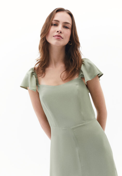 Yırtmaçlı Midi Elbise ve Topuklu Terlik Kombini