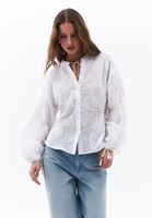 Nakış Detaylı Bluz ve Denim Pantolon Kombini