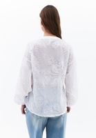 Nakış Detaylı Bluz ve Denim Pantolon Kombini