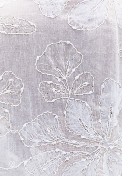 Nakış Detaylı Bluz ve Denim Pantolon Kombini