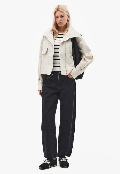 Çizgili Kazak ve Barrel-Fit Denim Kombini