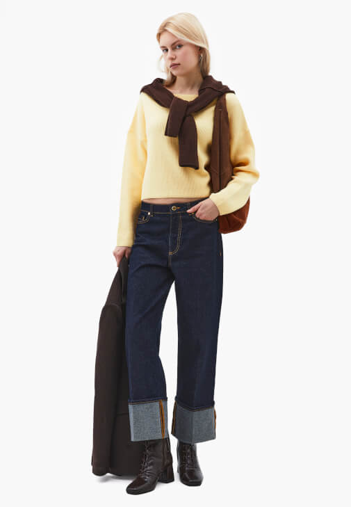 Triko Kazak ve Flare Denim Kombini