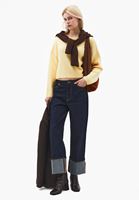 Triko Kazak ve Flare Denim Kombini