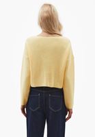 Triko Kazak ve Flare Denim Kombini