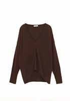 V Yaka Kazak ve Denim Pantolon Kombini