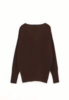 V Yaka Kazak ve Denim Pantolon Kombini