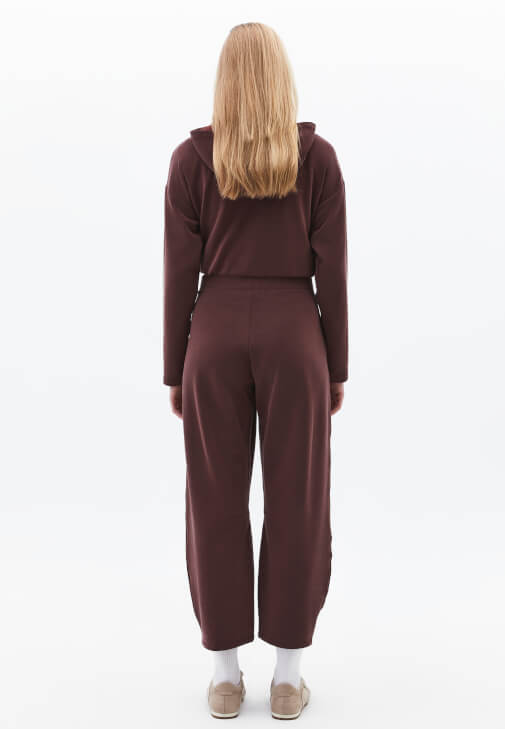 Barrel-Fit Pantolon ve Sweatshirt Kombini