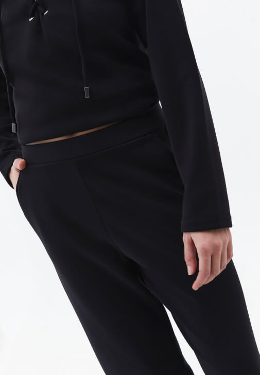 Modal Barrel-Fit Pantolon ve Sweatshirt Kombini