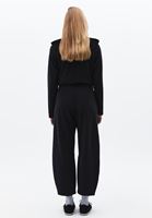 Modal Barrel-Fit Pantolon ve Sweatshirt Kombini