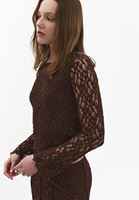 Bot Yaka Tişört ve Etek Kombini