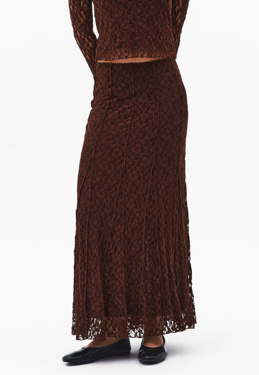 Dantelli Etek ve Tişört Kombini