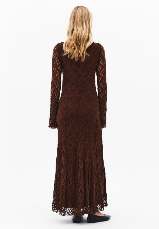 Dantelli Etek ve Tişört Kombini