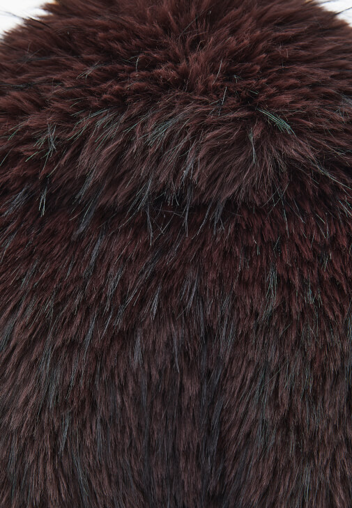 Oversize Kürk ve Barrel-Fit Pantolon Kombini