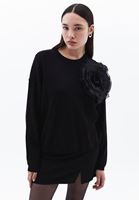 Gül Detaylı Kazak ve Şort Etek Kombini