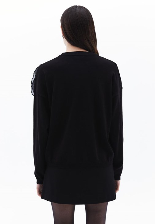 Gül Detaylı Kazak ve Şort Etek Kombini