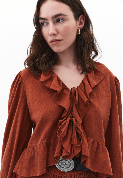 Fırfır Detaylı Bluz ve Etek Kombini