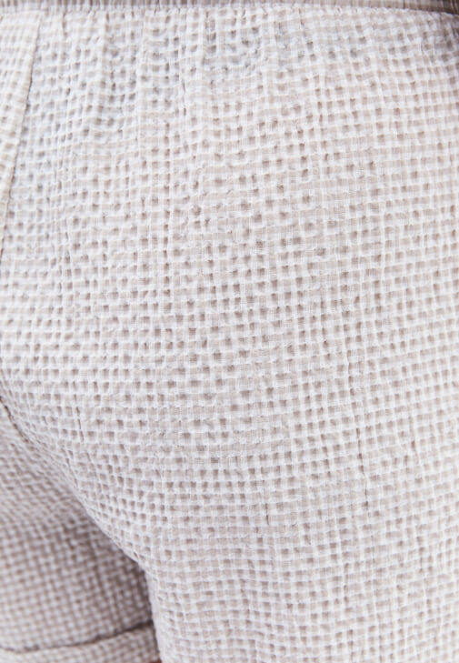 Şort ve Düğmeli Gömlek Kombini