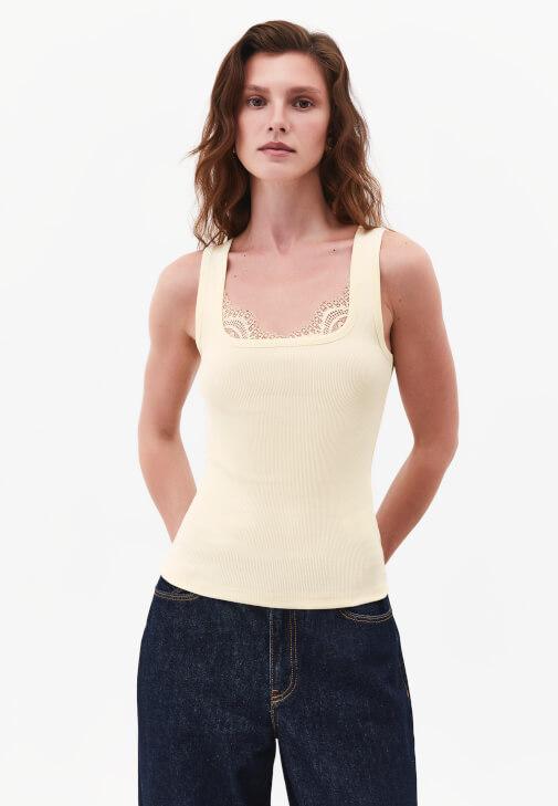 Dantelli Atlet ve Denim Kombini