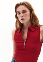 Bayan Kırmızı Polo Yaka Fermuarlı Atlet