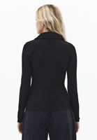 Fermuarlı Tişört ve Mom-Fit Pantolon Kombini
