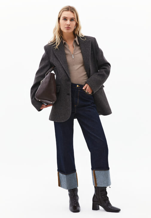 Tişört ve Straight-Fit Denim Kombini