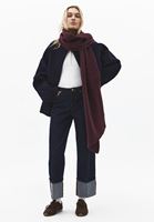 Polo Yaka Tişört ve Denim Pantolon Kombini