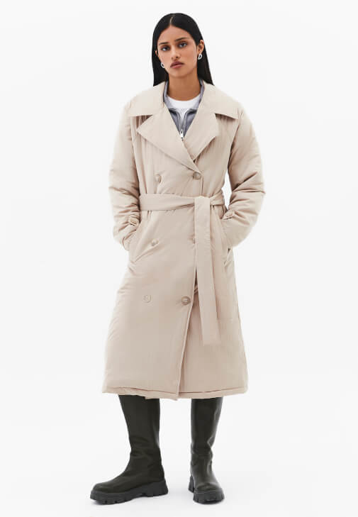 Kemerli Trençkot ve Seamless Tayt Kombini