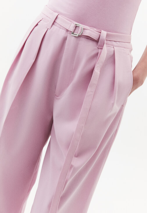 Wide-Leg Pantolon ve Modal Burgu Bluz Kombini