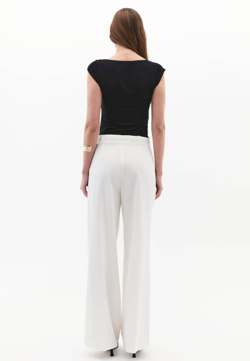 Wide-Leg Pantolon ve Tek Omuzlu Bluz Kombini