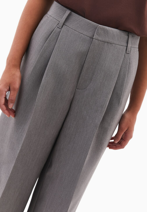 Straight-Fit Pantolon ve Crop Ceket Kombini