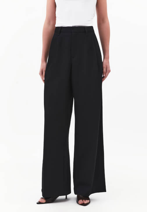 Wide-Leg Pantolon ve Fermuarlı Kazak Kombini
