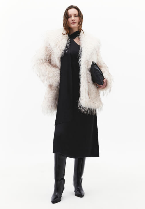 Siyah Yaka Detaylı Saten Elbise