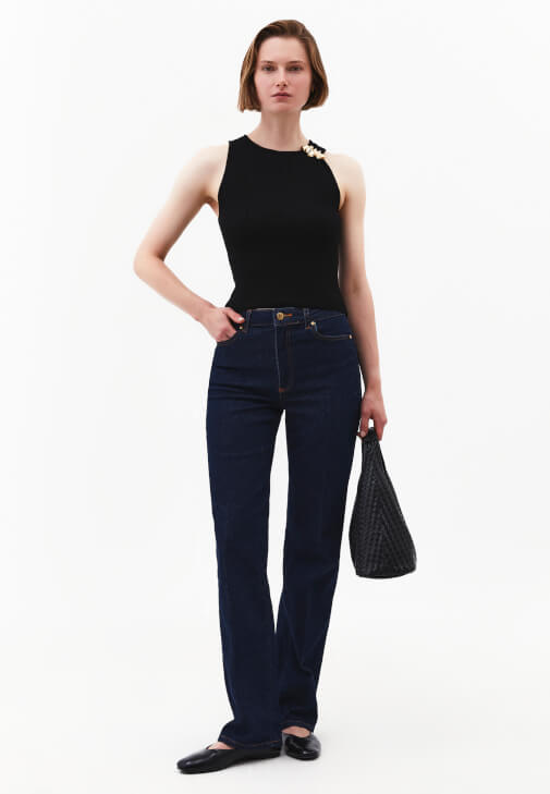  Triko Atlet ve Denim Pantolon Kombini