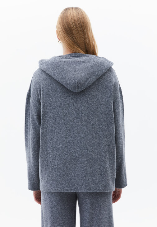 Kapüşonlu Kazak ve Pantolon Kombini