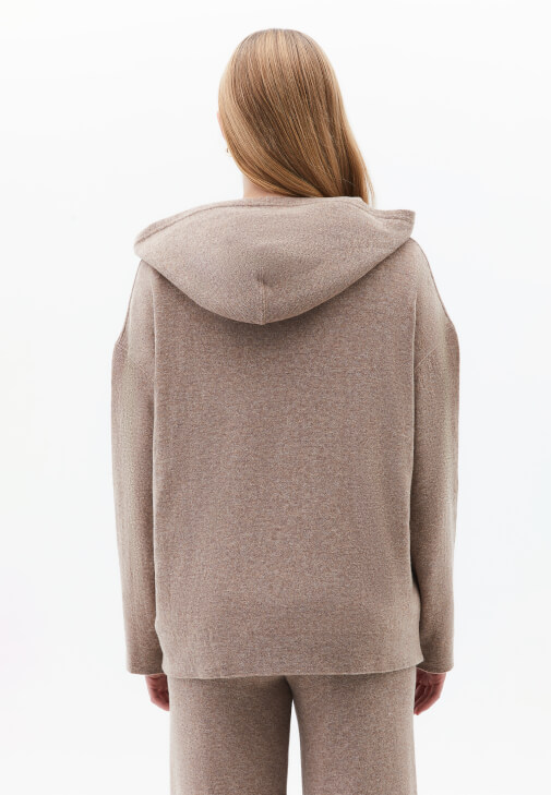 Yünlü Kazak ve Pantolon Kombini