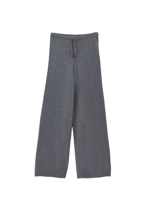 Yünlü Pantolon ve Kazak Kombini