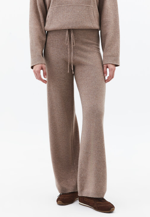 Straight-Fit Pantolon ve Kazak Kombini