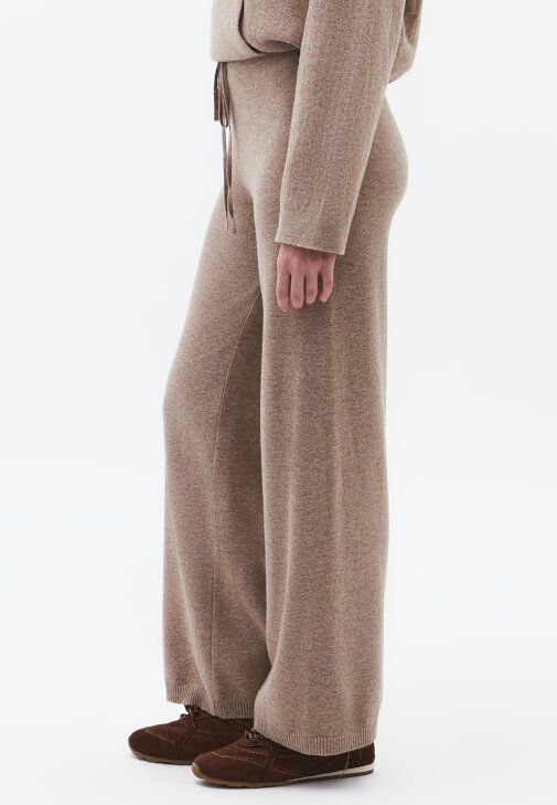 Straight-Fit Pantolon ve Kazak Kombini